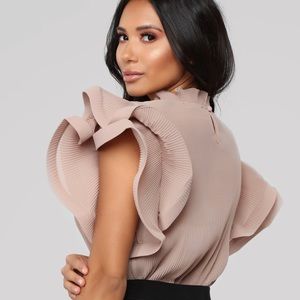 Fashion Nova Modern Ruffled Sleeve Sz S